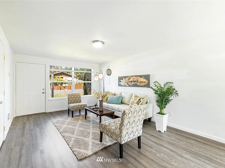 1744 N Rainier Ave — Photo 5