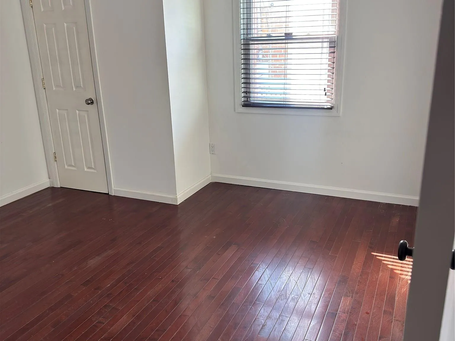 4 bed, 2.0 bath, 1075 sqft, $4,000 — Photo 3