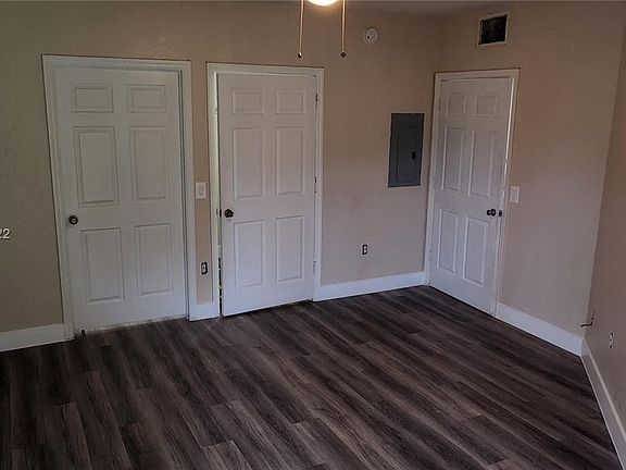 3rd image of 1410 Belmont Ln #1410