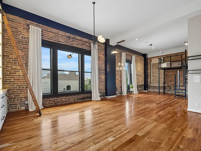 915 Franklin St #2L — Photo 6