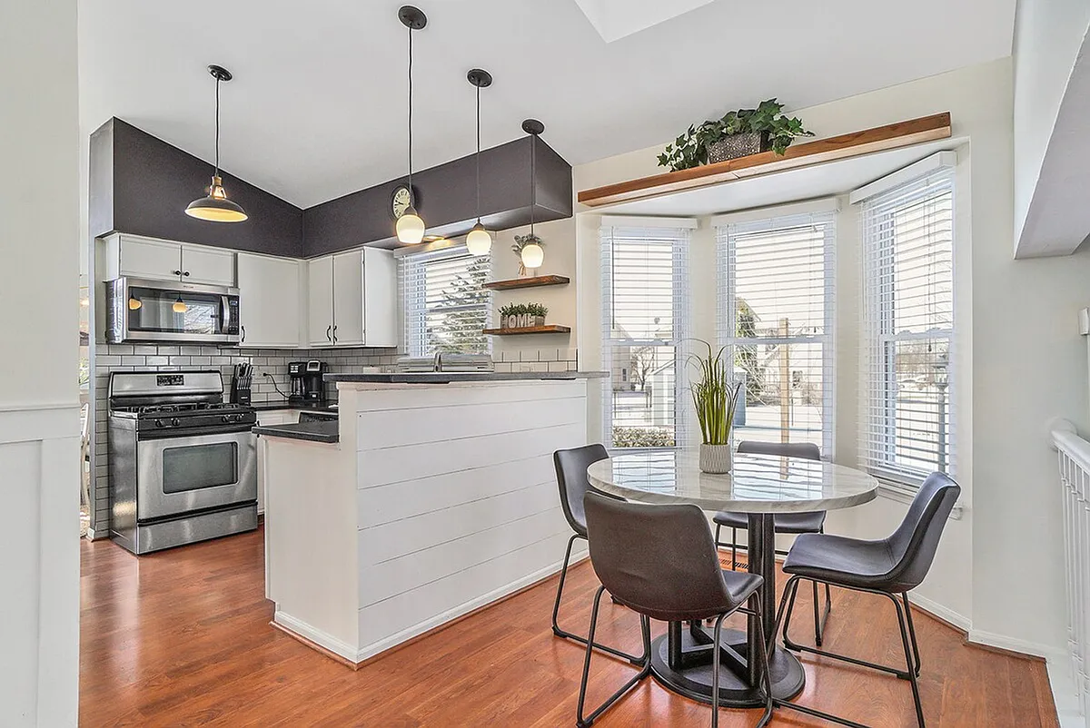 Fully Equipped Kitchen - 1191 Easton Dr #ID1285069P