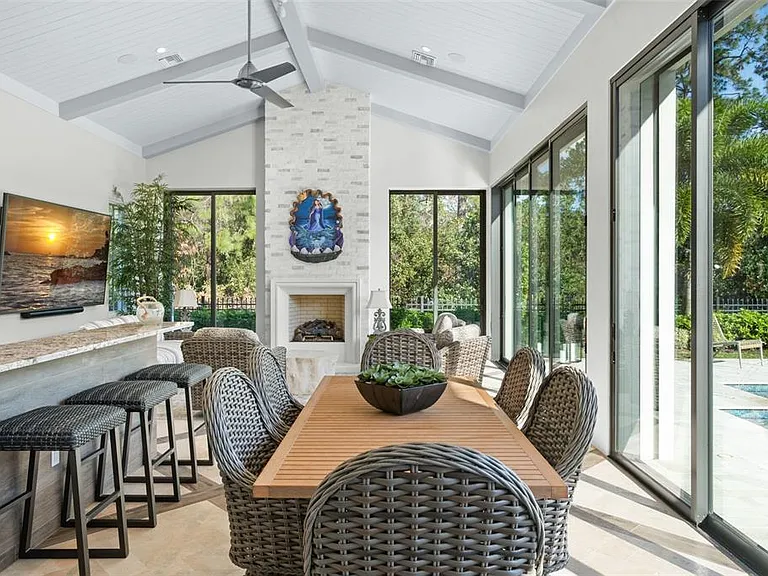 10331 Los Feliz Dr — Photo 34