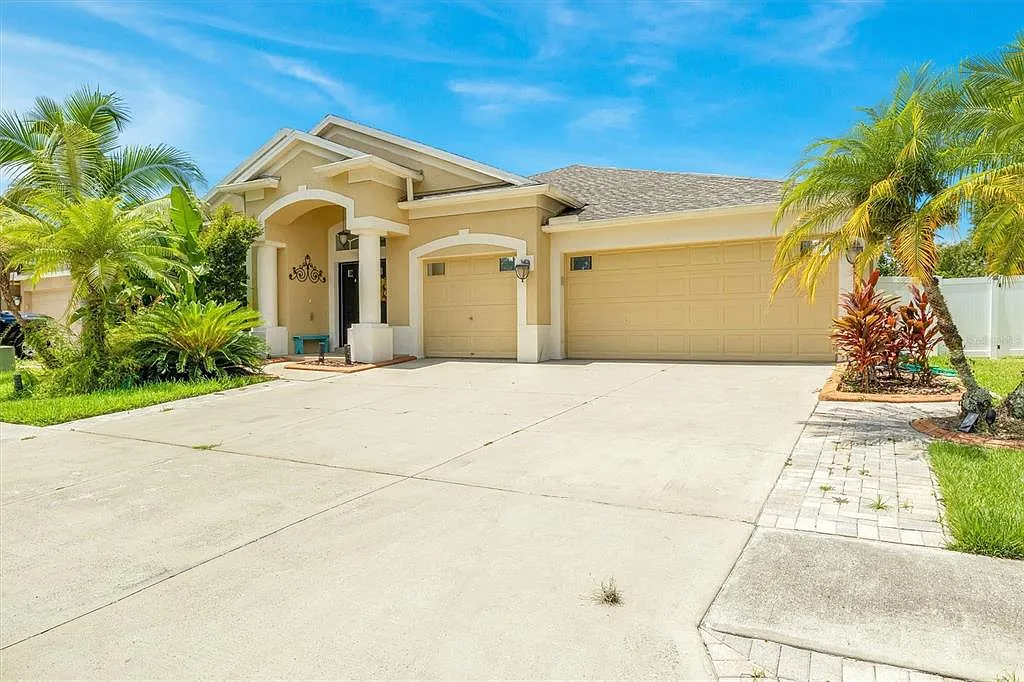 4 bed, 3.0 bath, 2729 sqft, $3,800 — Photo 2