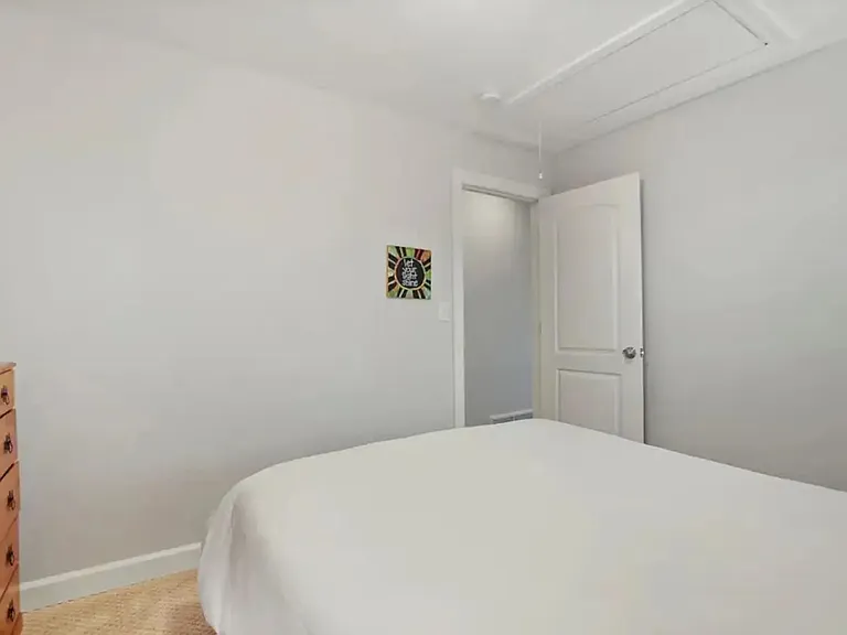 841 E Rockland Rd — Photo 16