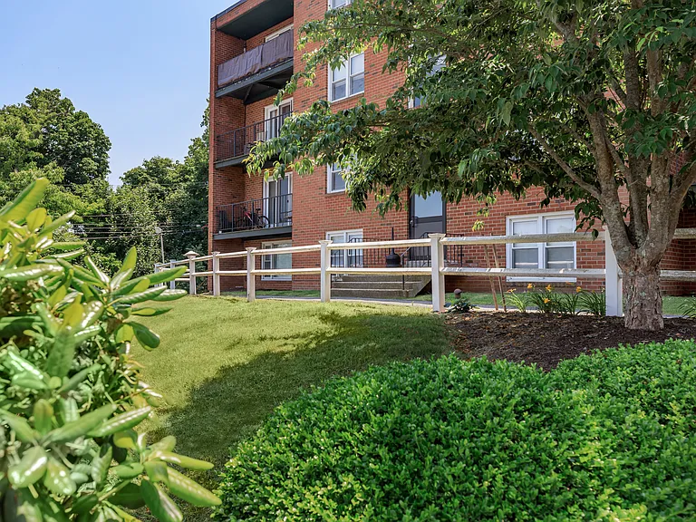 Groton Towers — Photo 7