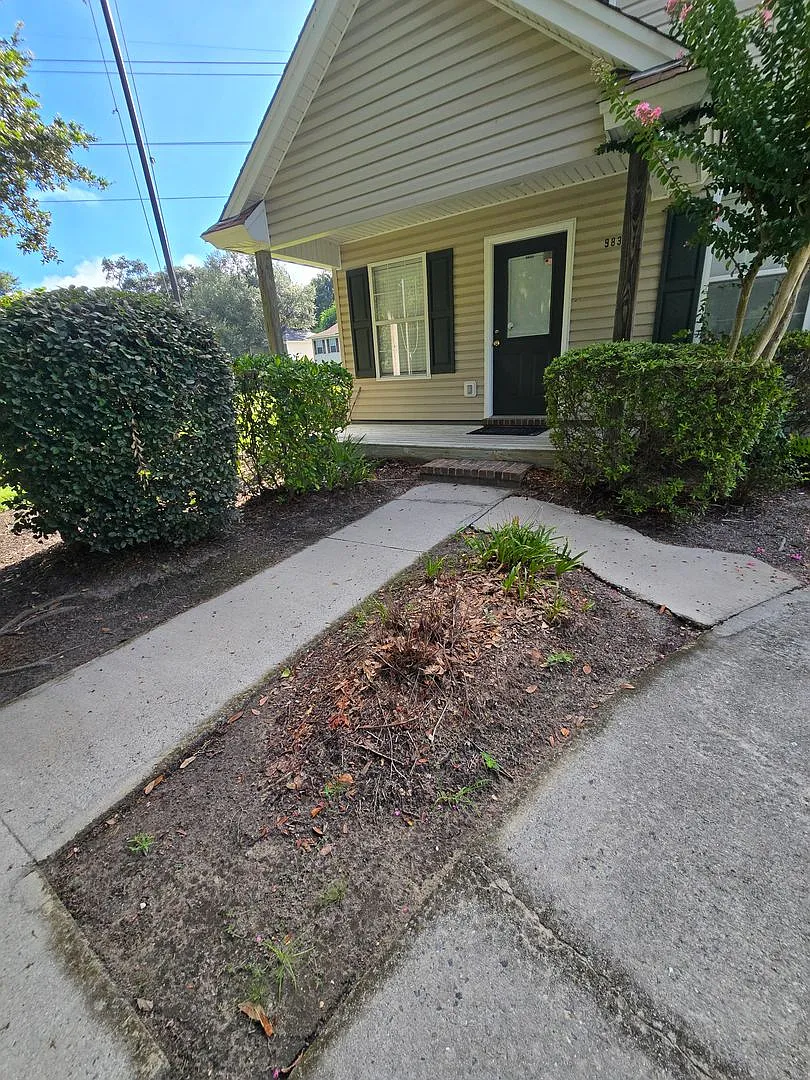 Charming bungalow in Savannah — Photo 2