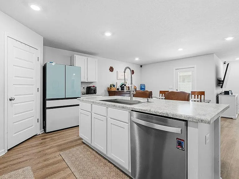 417 Scarborough St — Photo 16