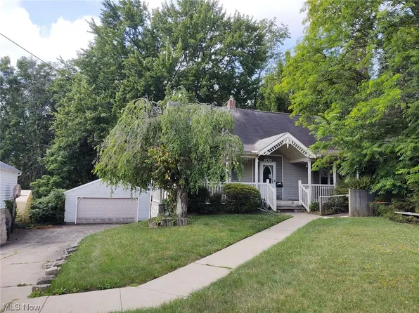 2430 Benton St, Akron, OH 44312