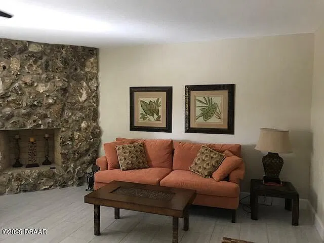 2 bed, 1.5 bath, 1320 sqft, $1,900 — Photo 3