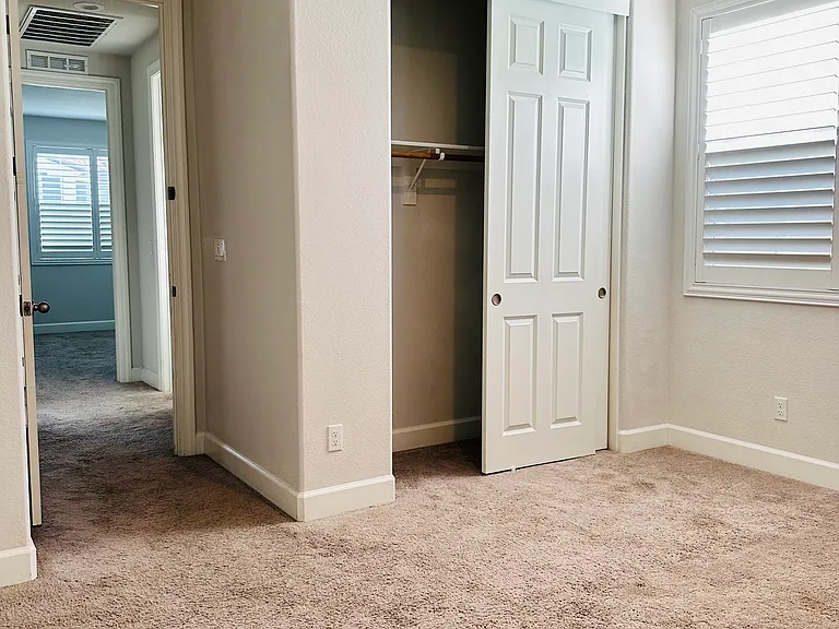Kids bedroom 1 with attached full bath (old pic) Recenlty upgraded to hard wood floor