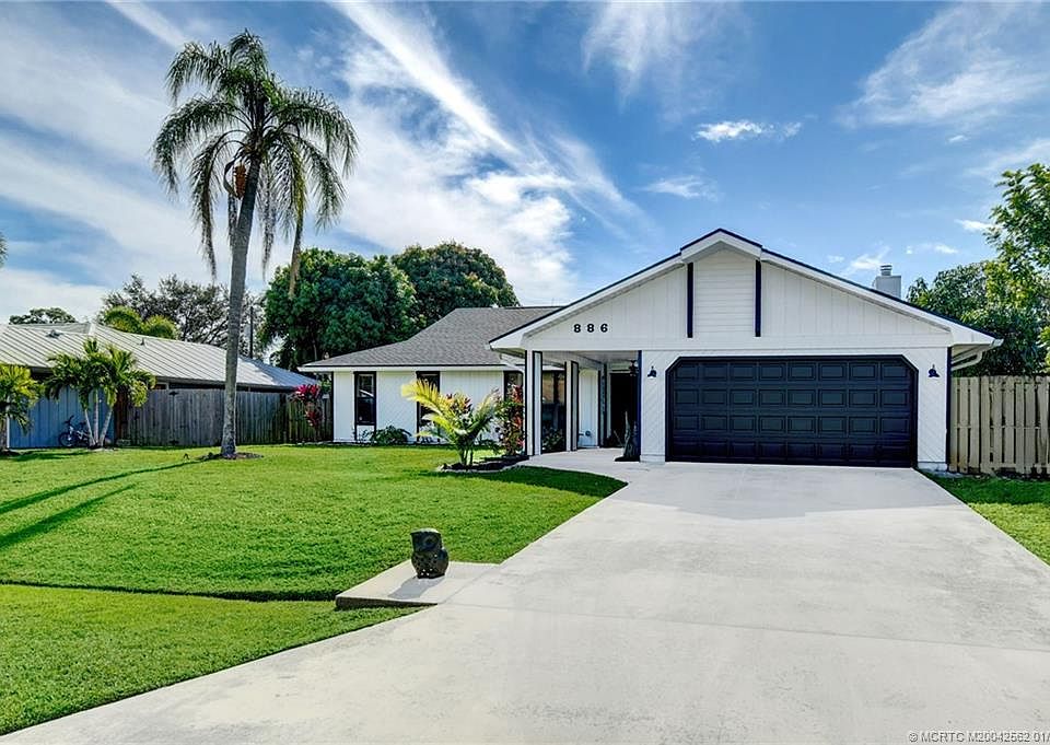 1st image of 886 SE Starflower Ave