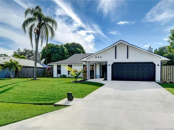 886 SE Starflower Ave, Port Saint Lucie, FL 34983