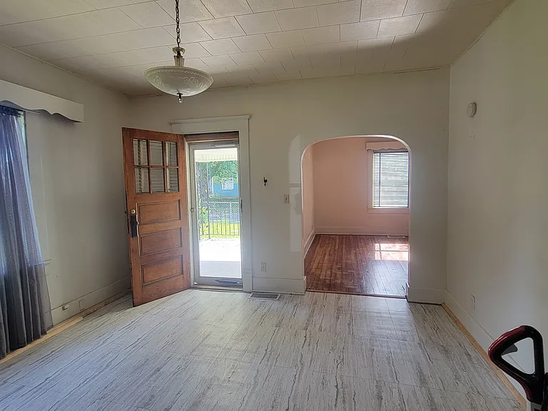 1411 S Webster St — Photo 28