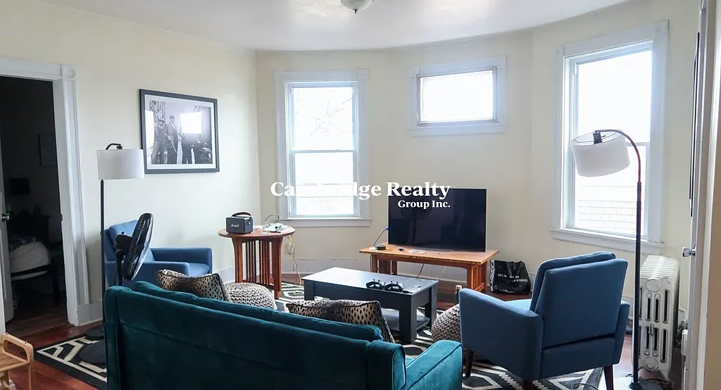 4 bed, 2.0 bath, $3,900 — Photo 4