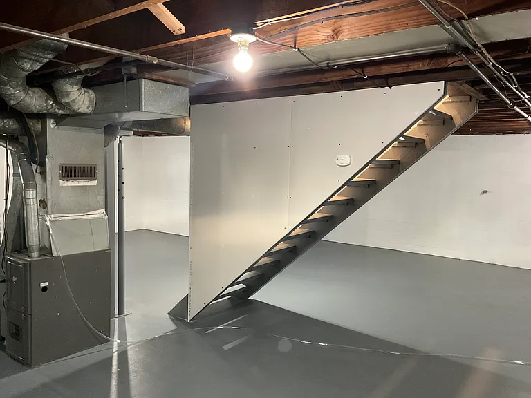 Enclosed stairway