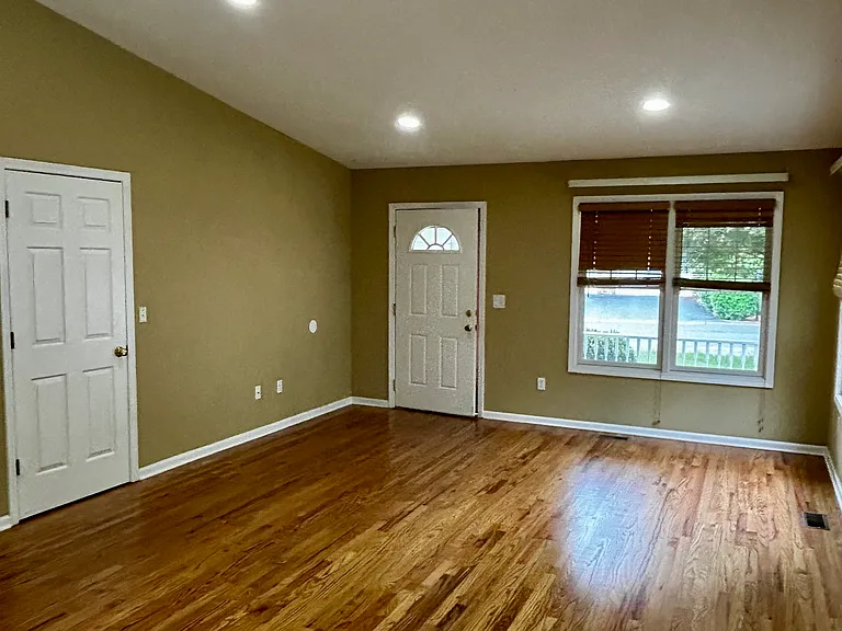 20 Spring Village Ln — Photo 4