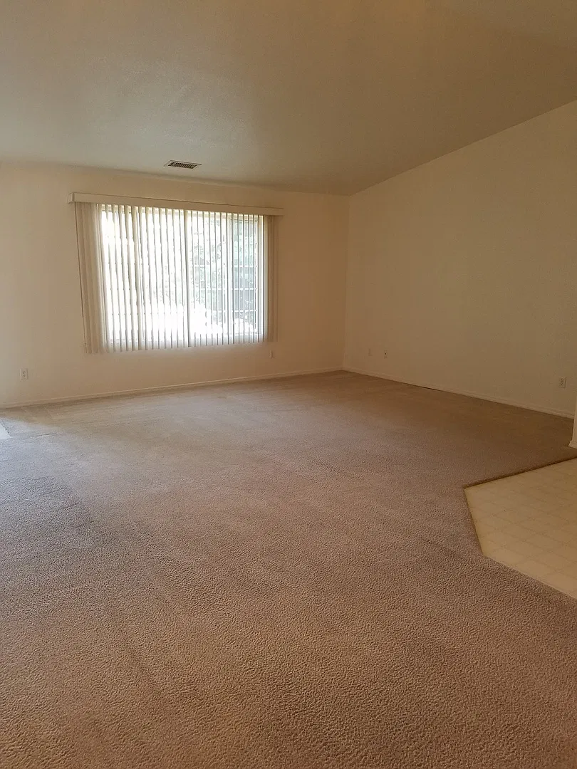 4749 N. Viewpoint Drive — Photo 2