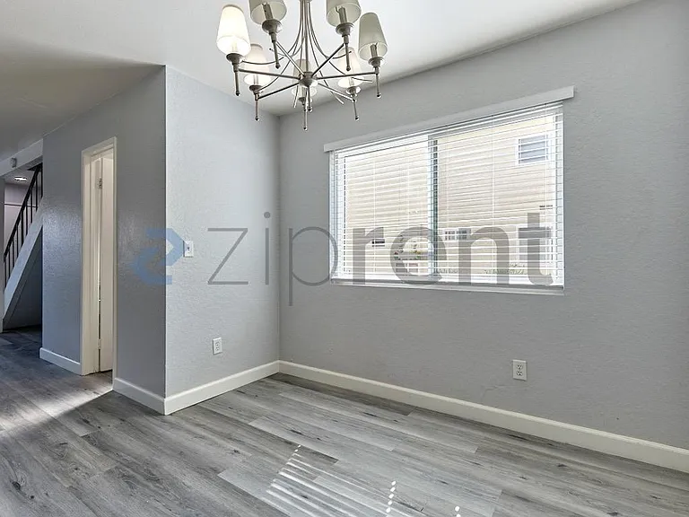 213 E Acacia St #C — Photo 6