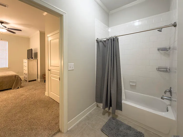 7707 Bluebonnet Blvd #408 — Photo 9