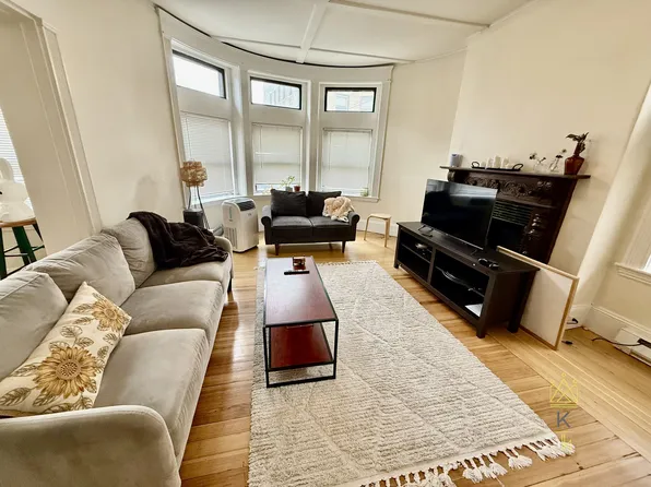 10 Park St APT 1, Brookline, MA 02446