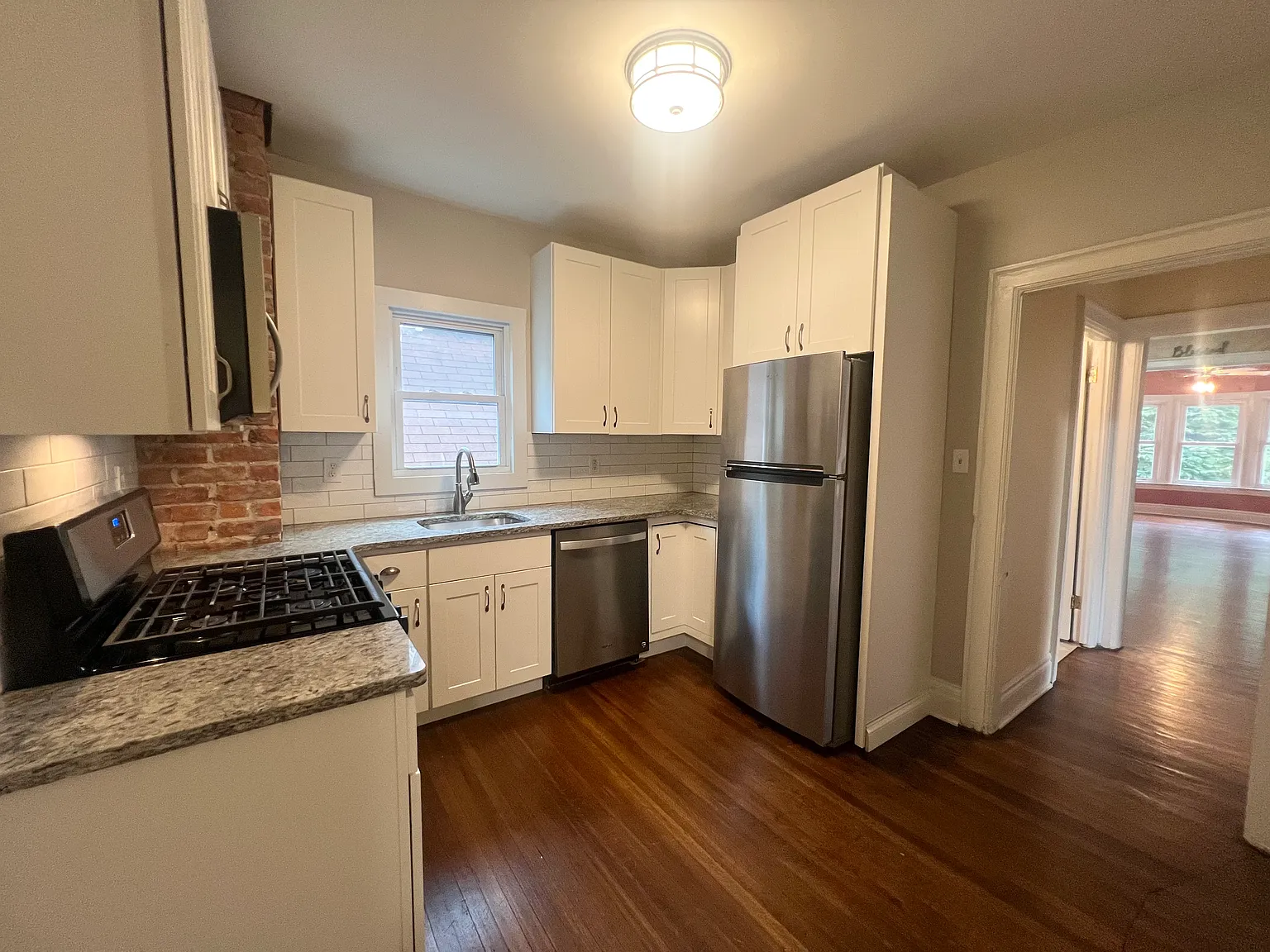 2 bed, 1000 sqft, $1,250 — Photo 2