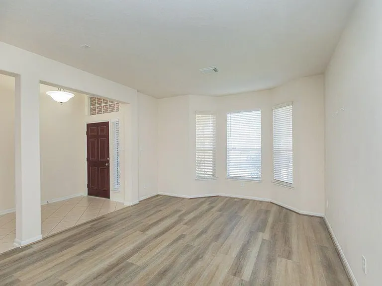 7427 Boerne Creek Dr — Photo 3