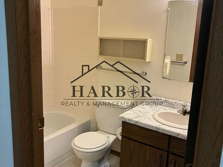 Valley View Apartments — Photo 33