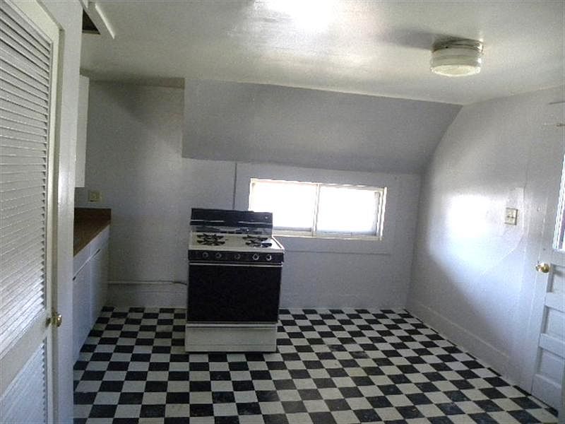2nd image of 1209 E Moreland Blvd