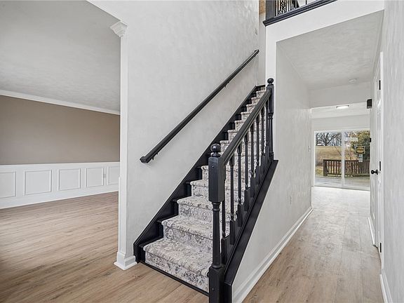 3rd image of 458 Wendel Rd