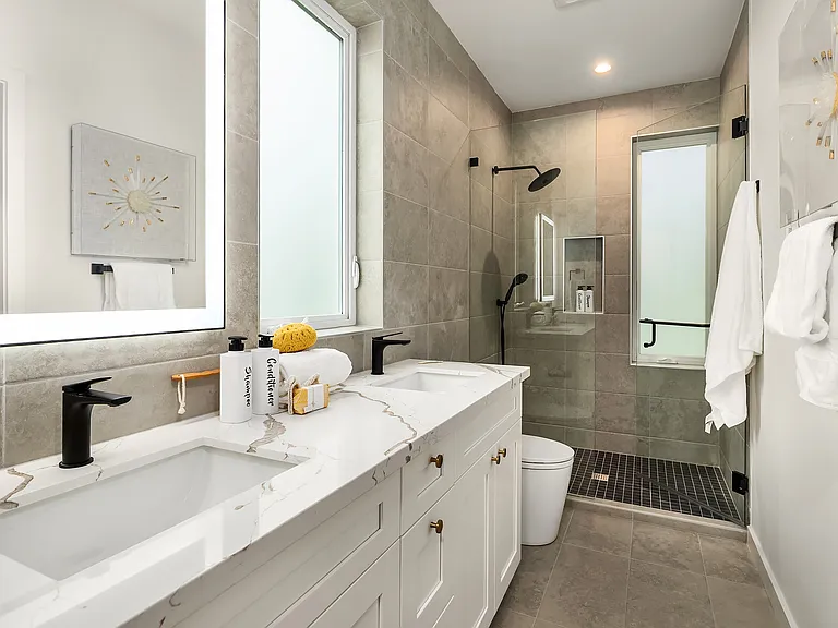 540 W Barrett St — Photo 11