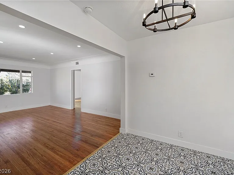 1140 Hillside Pl — Photo 8