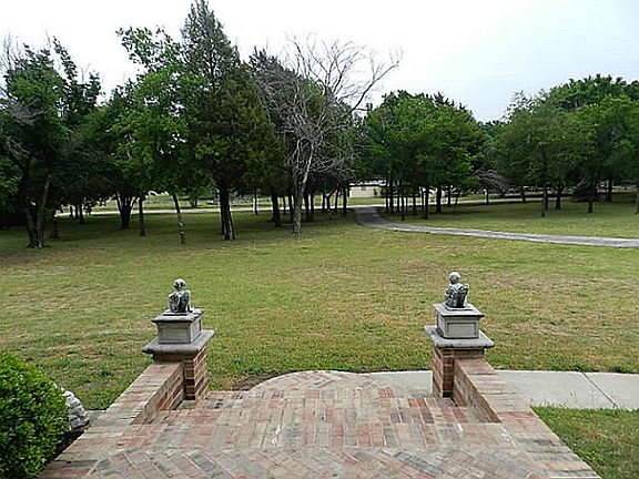 3rd image of 5721 Burleson Oaks Dr