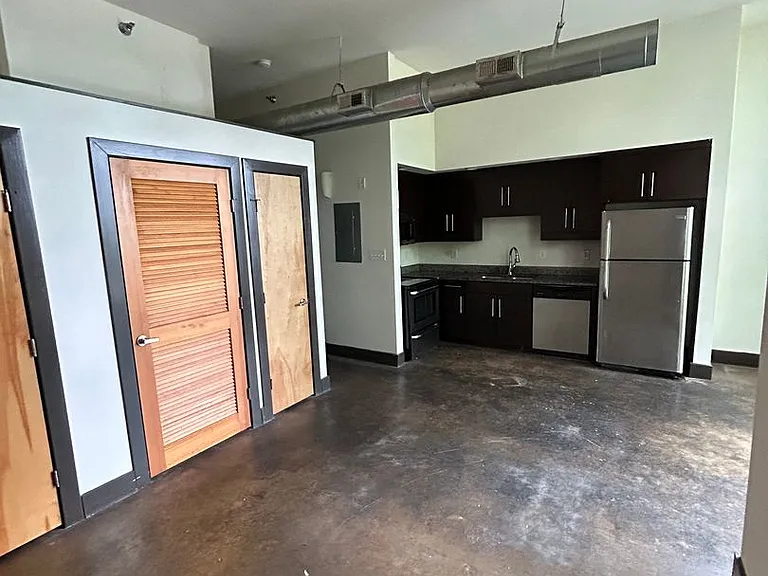 Atrium on Broad Apartments — Photo 13