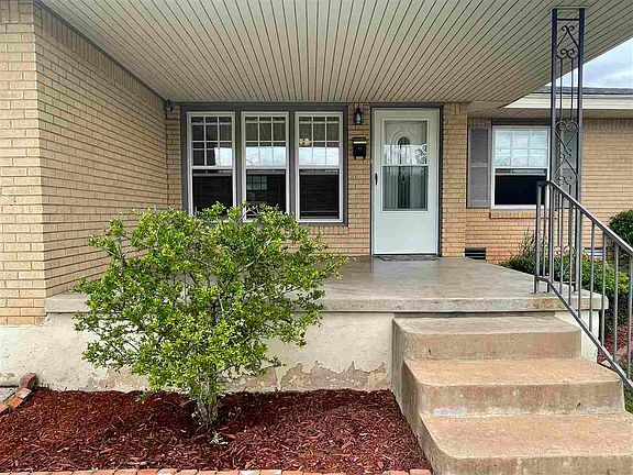 5th image of 303 NW 40th St