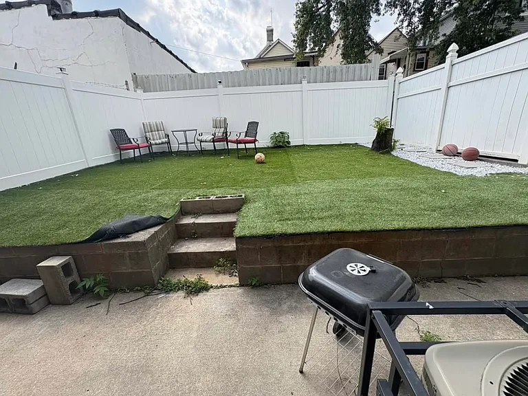 314 Bond St — Photo 9