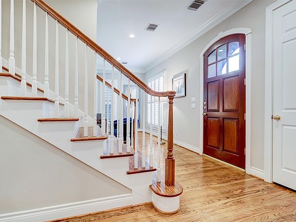 4th image of 20 Annapolis Ct