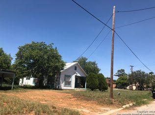 1209 E Alabama St, Pearsall, TX 78061
