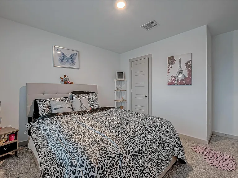 6850 Amber Cliff Ln — Photo 33