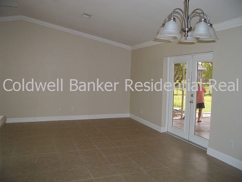 1st image of 1409 SE 10th Pl