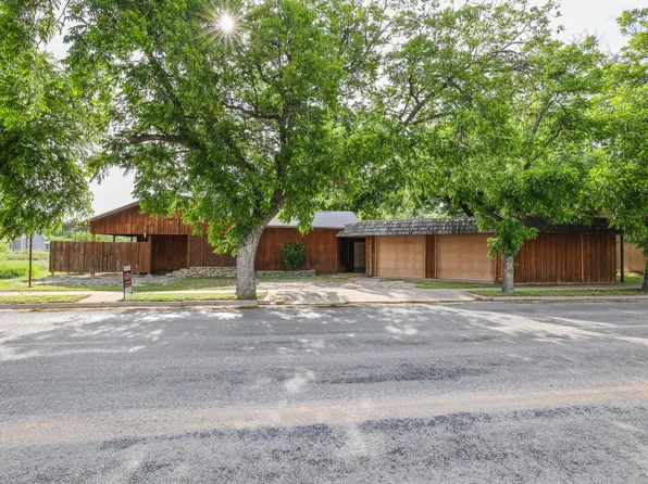 303 Avenue E, Ozona, TX 76943