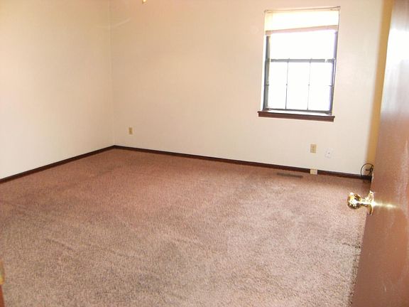 5th image of 10718 Stark Ave