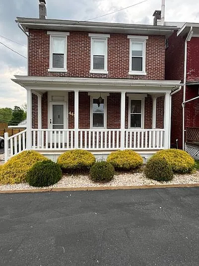 Main St — Photo 1
