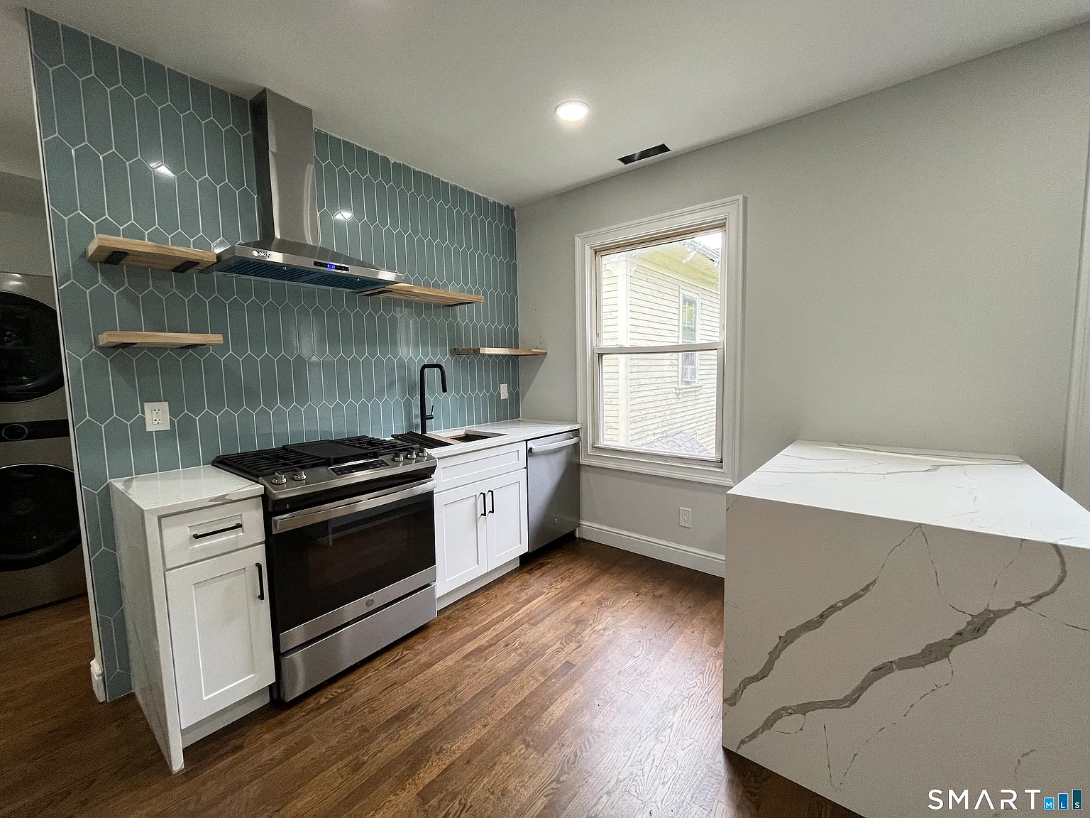 2 bed, 1.0 bath, 6336 sqft, $2,450 — Photo 1