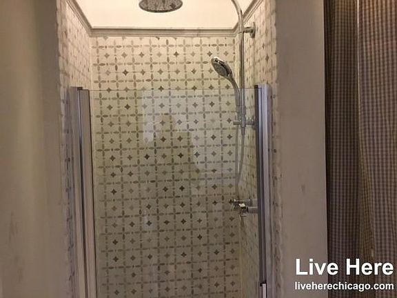 5th image of 1644 W Belmont Ave