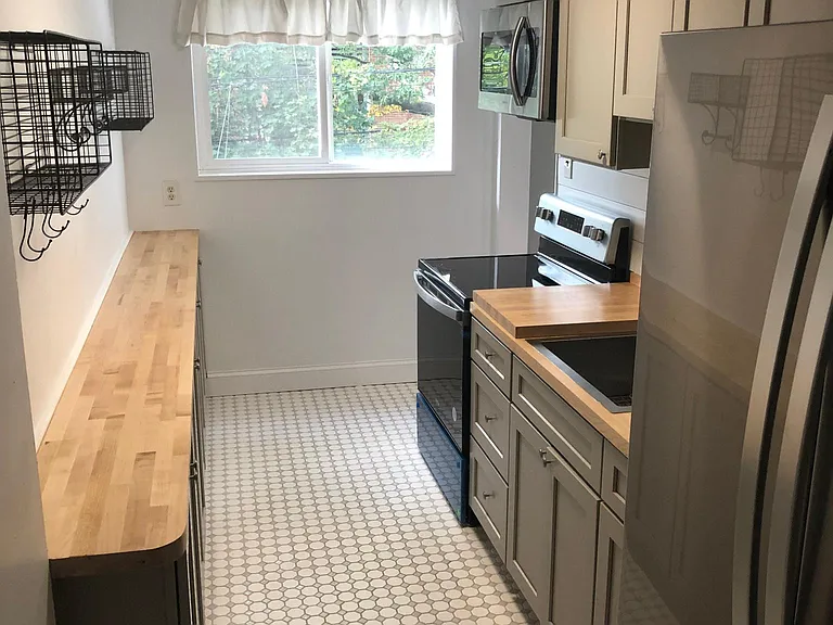 11 Lincoln Dr — Photo 4