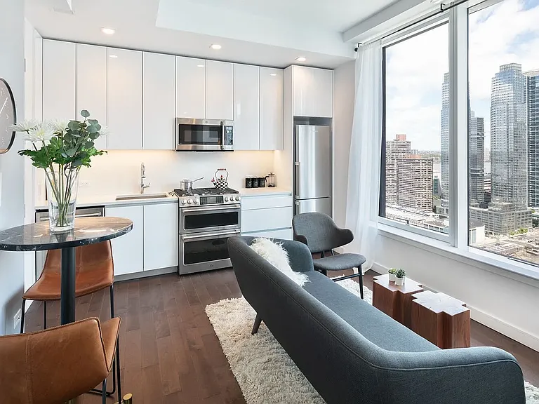 515 W 36th St #23G — Photo 3