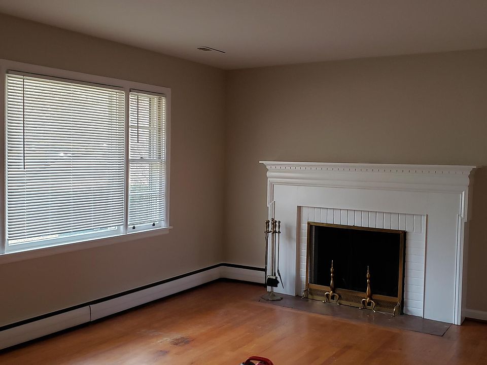 2nd image of 4001 Belle Meade Dr