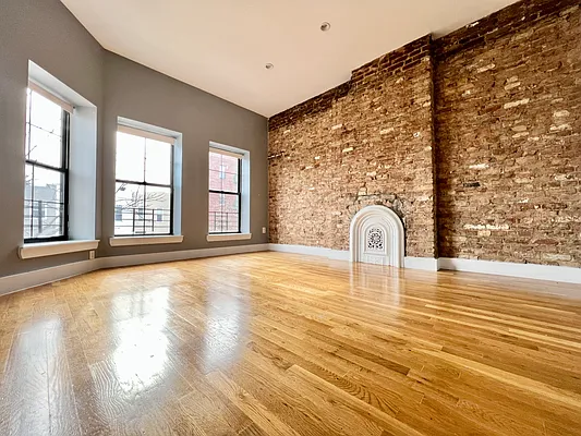 Rented by Pear NYC LLC | media 4