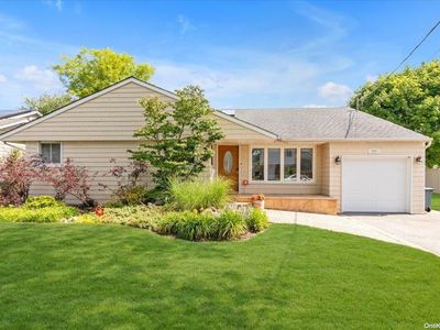 1957 Helen Court, Merrick, NY, 11566