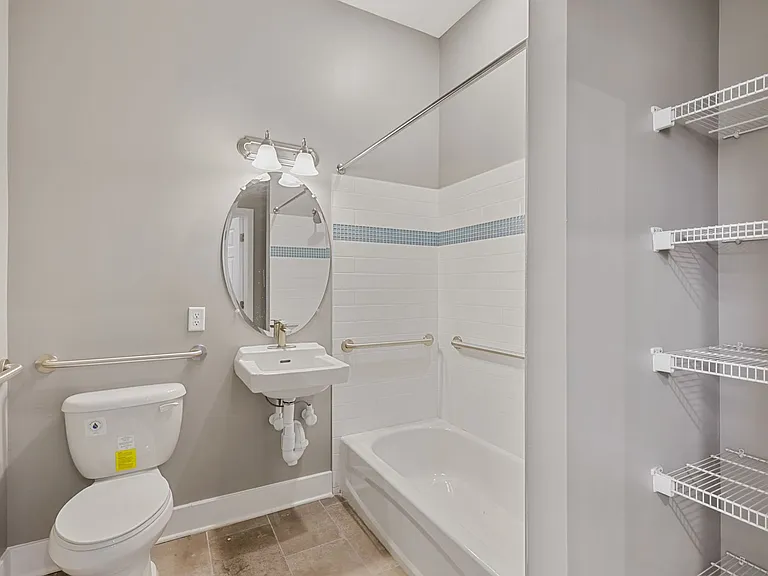 170 W Washington St — Photo 36